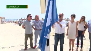 Las banderas azules ya ondean en las playas de Orihuela Costa