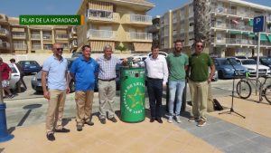 Pilar de la Horadada instala compactadoras de latas en los paseos de la costa