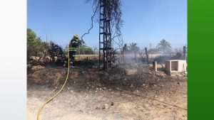 Los bomberos extinguen cuatro incendios consecutivos en Guardamar del Segura