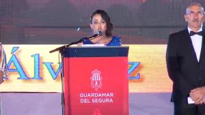 Guardamar inicia sus fiestas con un emotivo pregón glosado por la periodista Yolanda Álvarez