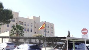 La Guardia Civil detiene en Guardamar a un joven que le hundió el pómulo a otro con un puñetazo