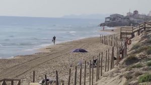 Muere un bañista en la playa de Les Ortigues en Guardamar