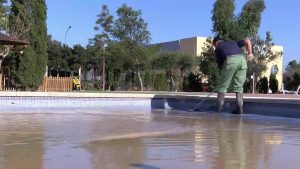 Obras en el Polideportivo de Granja de Rocamora tras la DANA