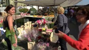 Aumenta la compra de flores en estos días ante la festividad del Día de Todos los Santos