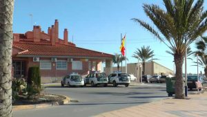 La Guardia Civil detiene en Orihuela Costa a dos peligrosos delincuentes