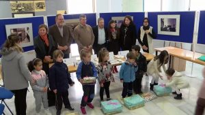 Los premios "Abarcas Desiertas" son entregados a escolares en Orihuela