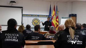 Los agentes de Policía Local de Orihuela reciben una charla sobre el «coronavirus»