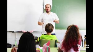 El Hospital Universitario de Torrevieja enseña fisioterapia e higiene postural a escolares