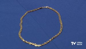 Se recuperan las cadenas sobre las que colgaban las Cruces Pectorales robadas a la Purísima
