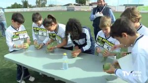Almoradí celebra con escolares las primeras olimpiadas dedicadas a la alcachofa