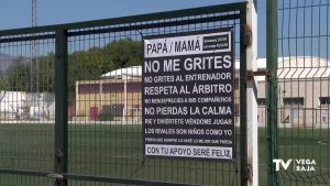 Albatera combate el bullying en el terreno de juego con carteles que exigen respeto