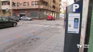 Orihuela libera cerca de 200 plazas de zona naranja, pero se mantiene el pago de la zona azul