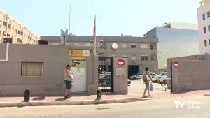 La Guardia Civil salva la vida de una mujer en Torrevieja, tras acceder a su casa por el balcón