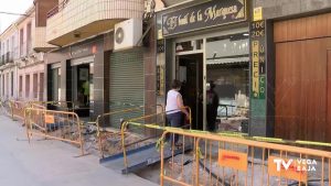 El centro urbano comercial de Almoradí sigue con obras de acondicionamiento