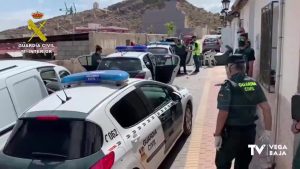 La Guardia Civil detiene a tres miembros de una misma familia en Cox por presunto tráfico de drogas