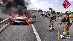 Incendio en un vehículo en la AP-7