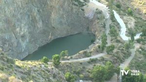 A debate el riesgo del baño en la piscina natural del cerro del Oriolet de Orihuela