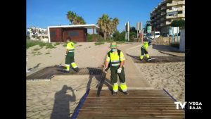 ADIS refuerza la limpieza y desinfección de las playas de Orihuela los fines de semana