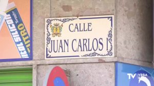 Placas de calles dedicadas al Juan Carlos I siguen poniendo orden en el callejero de la Vega Baja