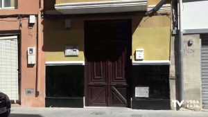 Vecinos de una calle de Orihuela lamentan el hacinamiento y la ocupación ilegal de viviendas