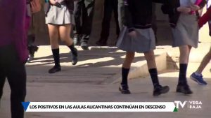 Se confinan 20 grupos de alumnos menos que la semana anterior en los colegios alicantinos