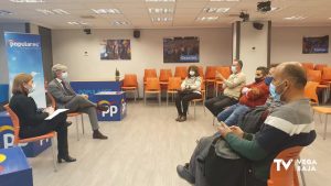 La presidenta del PP en la Comunidad Valenciana se reúne con mercaderes de la Vega Baja