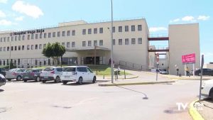 El Hospital Vega Baja deriva a cuatro pacientes "no covid" a centros privados por falta de espacio