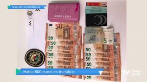 Un vecino de Pilar de la Horadada le entrega a la Policía Local una cartera con 800 euros