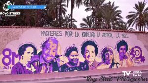 Un mural a la entrada de Callosa recoge la figura de mujeres relevantes de la Historia