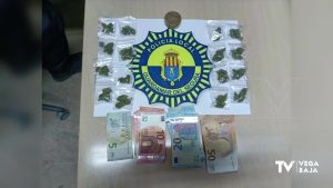 Detenido un joven de 21 años en Guardamar por viajar en un vehículo con 16 bolsas de marihuana