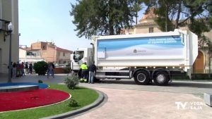 Orihuela estrena un nuevo camión recolector de basura de última generación