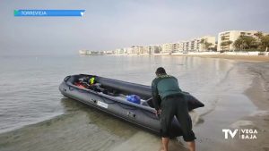 Llegan dos pateras a la costa de Torrevieja: una a Cala Ferrís y otra a la Playa de los Locos