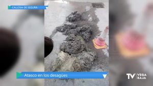 Toallitas y otros elementos no desechables atascan los desagües de Callosa