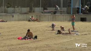 La Comunidad Valenciana pide que la mascarilla no sea obligatoria mientras se toma el sol en verano