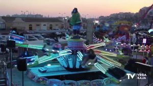 La feria de atracciones de Torrevieja cierra a las 21:30 hasta el 18 de abril