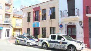 Un agente de la Policía Local de San Fulgencio resulta herido al intentar reducir a un ladrón