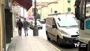 Recogida de firmas para mantener el aparcamiento en la Avenida Duque de Tamames de Orihuela