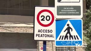 Cambian los límites de velocidad: hay que circular a 30km/h en vías urbanas de un único carril