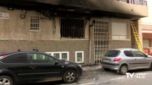 Dos personas mayores, atendidas por inhalación de humo en un incendio de Torrevieja