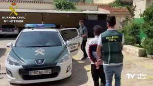 Dos detenidos por 60 robos cometidos en coches aparcados en entornos naturales de la Vega Baja