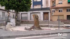 La plaza de la calle Convento de Callosa de Segura lleva más de dos años con las obras paralizadas