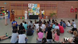 Los alumnos del colegio Miguel Hernández diseñan un folleto turístico de la ciudad de Orihuela