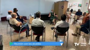 La consellera se reúne con los alcaldes del departamento... menos el de Orihuela y Torrevieja