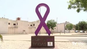 Dolores estrena una escultura para reivindicar la igualdad y la lucha contra la violencia de género