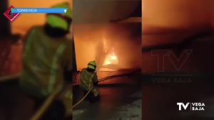 El incendio en el cuadro eléctrico de un edificio de Torrevieja obliga a desalojar a varios vecinos