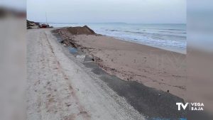 La maquinaria ya está en la playa Vivers para evitar desprendimientos en la duna