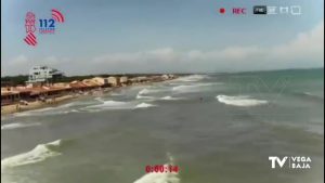 Un dron, clave en el rescate de una mujer en una playa de Guardamar del Segura