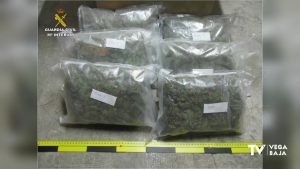 Detenido un británico de 42 años en Guardamar por llevar más de tres kilos de marihuana en el coche