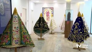 "Al amparo de tu manto", la exposición con la que Redován rinde honores a la Virgen de la Salud