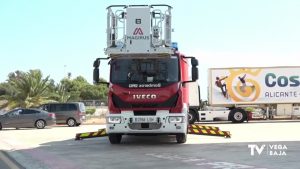 El Parque de Bomberos de Torrevieja incorpora un nuevo camión para rescates de altura